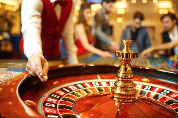 Player hands being dealt on mpo888 asia Ceme Online